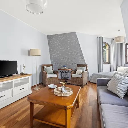 Apartment Sloneczne Apartamenty Pulaskiego 8 By Praia - 300 M Do Plazy *